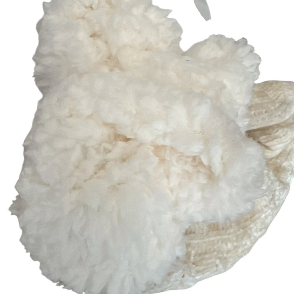 Britt’s knits Cream Cable Knit Socks with Faux Fur Trim NWT